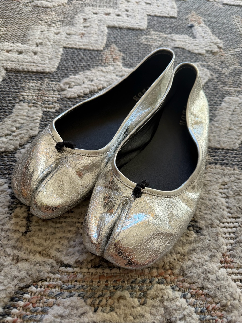 Tabi-style Metallic Split-Toe Ballet Flats in Silver - Women's Loafers